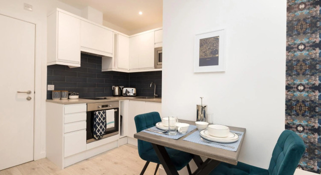 ALTIDO Stylish Mews House Old Town 1-BR Apartment With Parking, Забронировать Апартаменты/квартира Апартаменты Эдинбурга, рядом с St George's West Church, Апартаменты/квартира