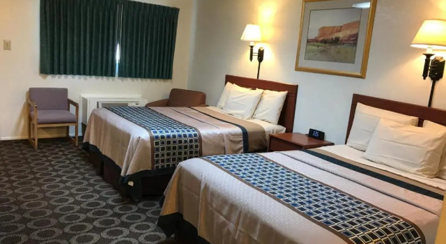 Четырёхместный номер Standard Canyonlands Motor Inn