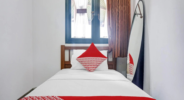 Economy Zimmer RedDoorz Plus At Hotel Griya Astoeti