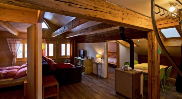 Appartement sous les combles - Chalet La Biolle - Vercorin, Забронировать Шале Веркорен Val d'Anniviers, рядом с Sigeroulaz-Cret du Midi