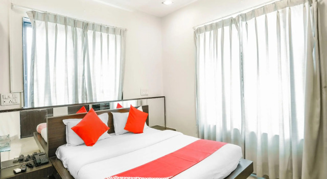Люкс Standard OYO 13810 Hotel The Gentleman