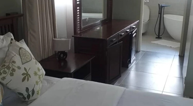 Коттедж Beautiful ,No Fuss, Serene 3 Bed House in Bulawayo