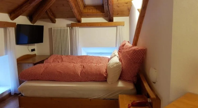 Hotel Henriette, Забронировать Отель Отели Мале с парковкой, Парковка