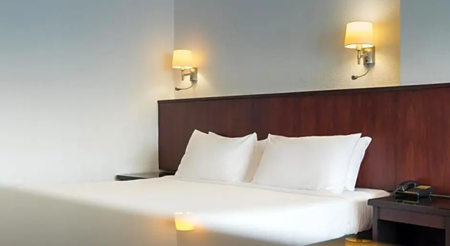 Номер Standard с балконом Le Charme Vientiane Hotel