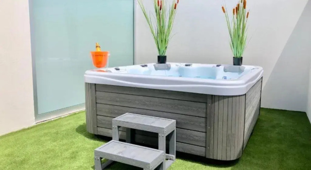 Апартаменты Deluxe Amadores C&H Suites