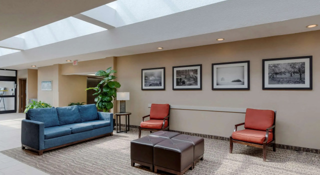 Comfort Inn The Pointe, Забронировать Отель Отели Ниагара Фолс 3 звезды, рядом с Круиз Maid of the Mist, 3*