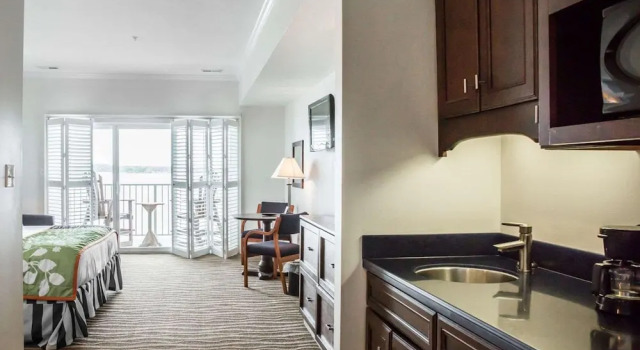 Двухместный номер Standard с балконом Island Inn & Suites, an Ascend Collection Hotel