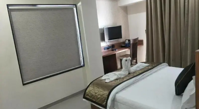 Одноместный номер Deluxe Kyriad Hotel Solapur by OTHPL