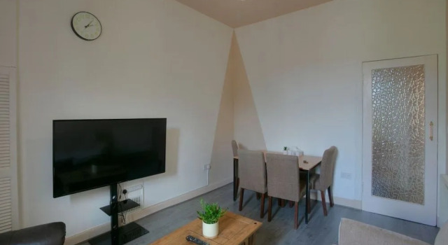 Happy House, Забронировать Отель Отели Glasgow & The Clyde Valley с парковкой, Парковка