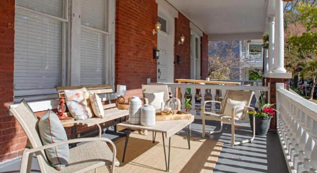 Апартаменты 416A Waldburg st · Newly Renovated 1920's Historic District Apt