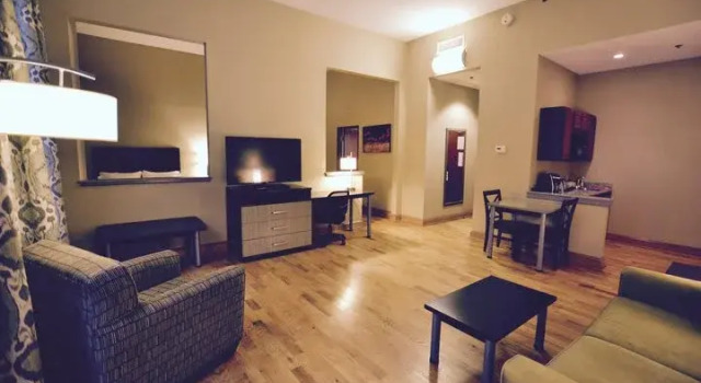 Люкс c 1 комнатой Holiday Inn Express Cleveland Downtown by IHG