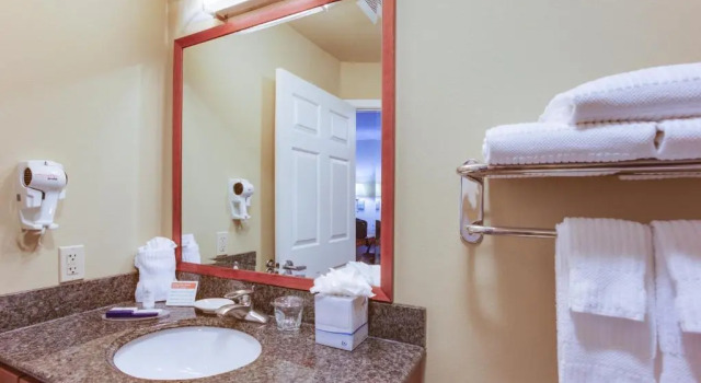 Двухместный люкс c 1 комнатой Candlewood Suites Richmond Airport by IHG