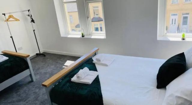Stunning 3 Bed Holiday Home in Barry by Propertri, Забронировать Отель Барри Vale of Glamorgan