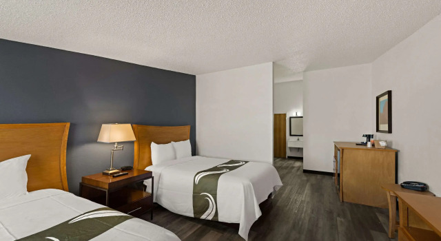 Четырёхместный люкс Quality Inn & Suites Council Bluffs - Omaha East