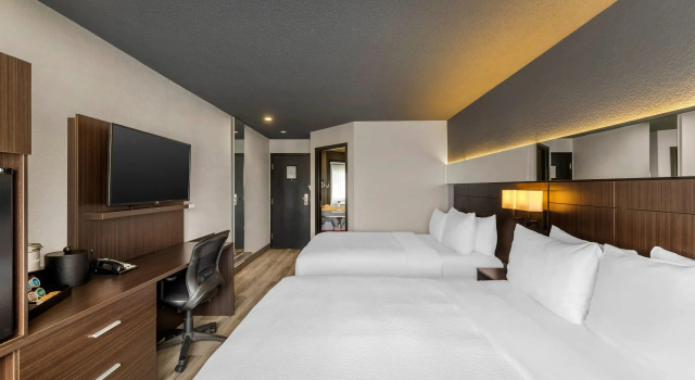 Четырёхместный номер Standard Hotel Quartier, an Ascend Collection Hotel