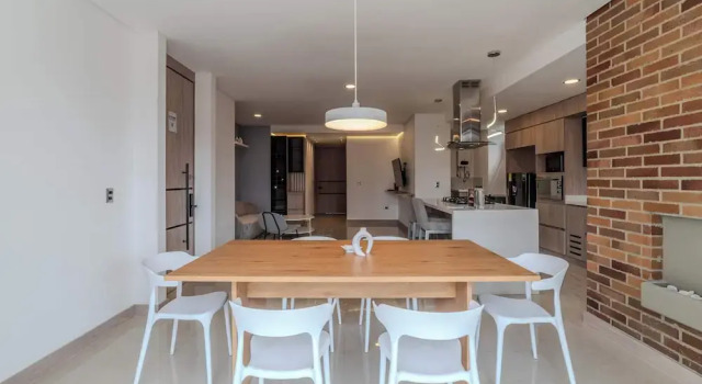 w Elegant 3BR w Outdoor Balcony, Забронировать Апартаменты/квартира Медельин Antioquia, рядом с Конгресс-центр Plaza Mayor