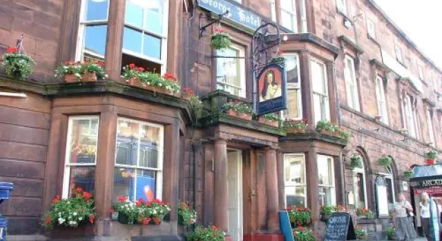 Кровать в общем номере The George Hotel