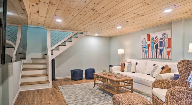 Коттедж с 4 комнатами с балконом Hayesville Lake Getaway w/ Balcony & Mtn Views!