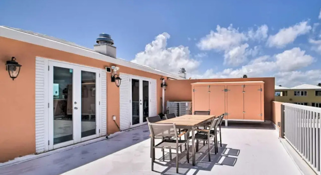 Апартаменты Loiza Condo w/ Rooftop Patio - Walk to Beach!