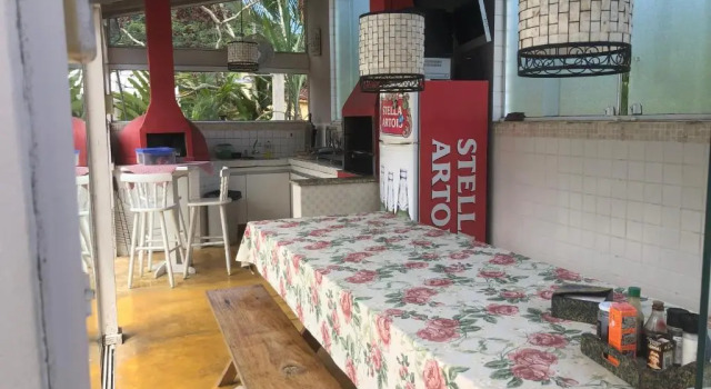 Casa com piscina ubatuba, Забронировать Отель Отели Убатуба с парковкой, Парковка