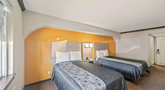 Четырёхместный номер Standard Americas Best Value Inn & Suites Brenham