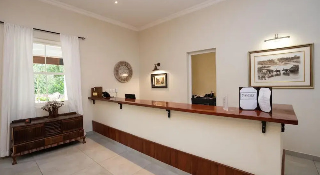 Pioneers, Book Hotel Victoria Falls Hwange