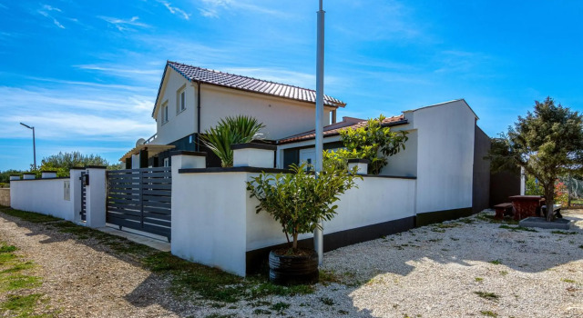Family friendly house with a swimming pool Pomer, Medulin - 19050, Rezerwuj Hotel Valbonasa Istria