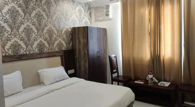 Nri Group Of Hotels And Resorts, Varaa Hotelli Zirakpur Haryana