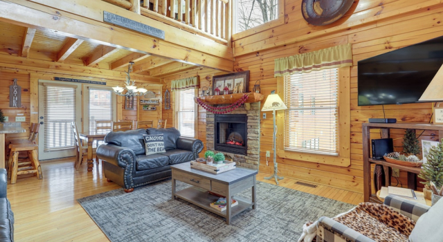 Family Haven w/ Hot Tub! 5 Mi to Dtwn Pigeon Forge