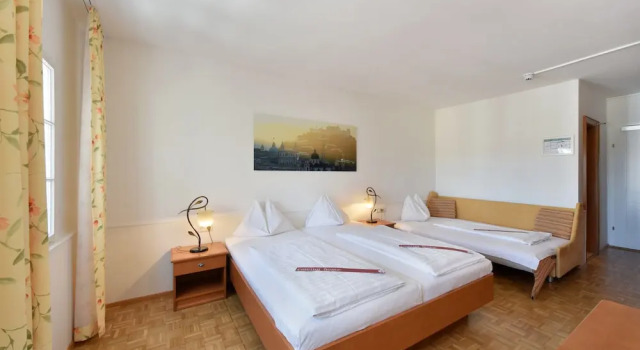 Трёхместный номер Standard с видом на город Hotel Krone 1512