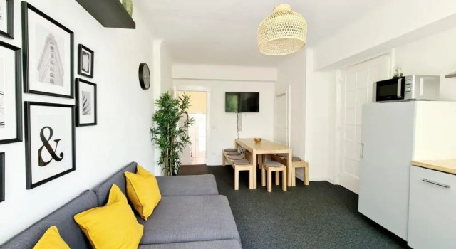 Апартаменты Spacious Apartment for 10 in great location