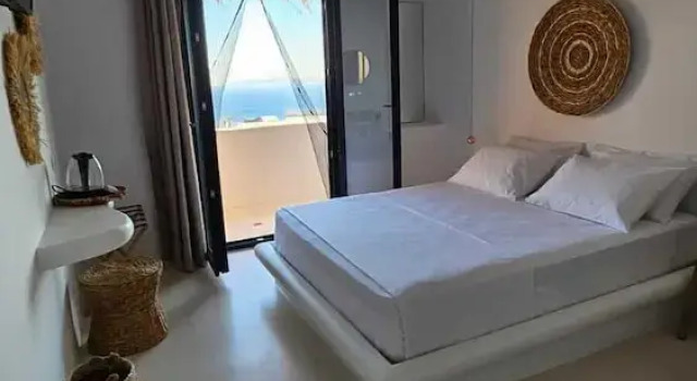 Семейный люкс с балконом и с видом на море ELLI TROPiCAL LUXURY SUITES SUNSET-INFINITY POOL- SEA SIDE-NEAR CENTER PARKING