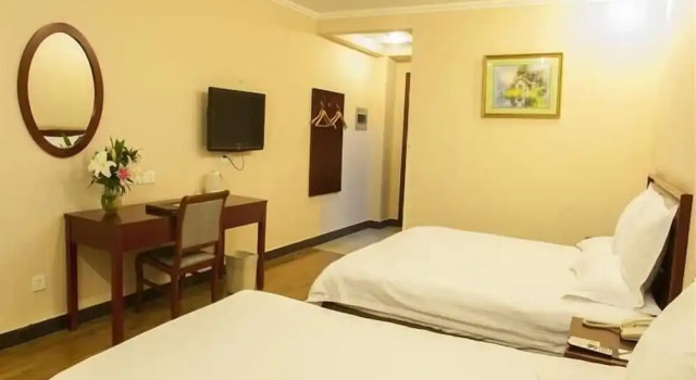 GreenTree Inn Changzhou Dinosaur City Qingyang North Road Business Hotel, Book Hotel Hoteller i Tianning med parkering, Parkering