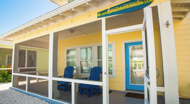 Bach Porch - Beach Gear Credit Included! 2 Shared Heated Pools!, Book Feriehus Sommerhuse i Houston, Hytte
