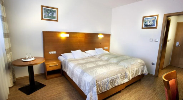 Hotel Celnice, Забронировать Отель Отели Lednicko - Valticky areal 4 звезды, 4*