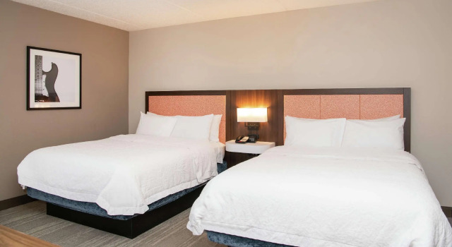 Четырёхместный люкс c 1 комнатой Hampton Inn Cleveland-Solon