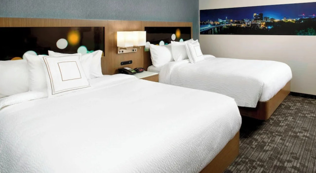 Четырёхместный номер Economy Courtyard Akron Downtown