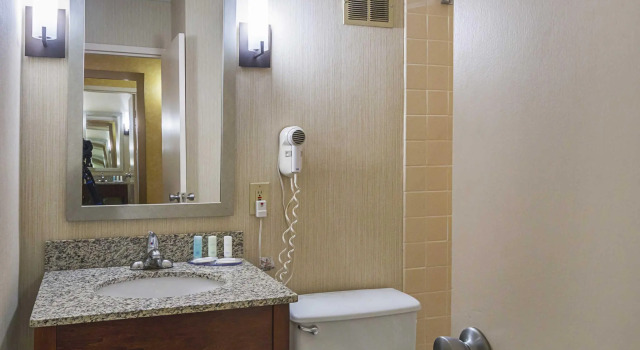 Номер Standard Clarion Inn Fairmont