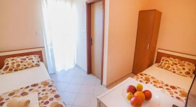Rooms Nada, Забронировать Гостевой дом Гостевые дома Тиват, рядом с Церковь Святого Саввы, Гостевой дом