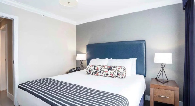 Люкс Sandman Signature Prince George Hotel