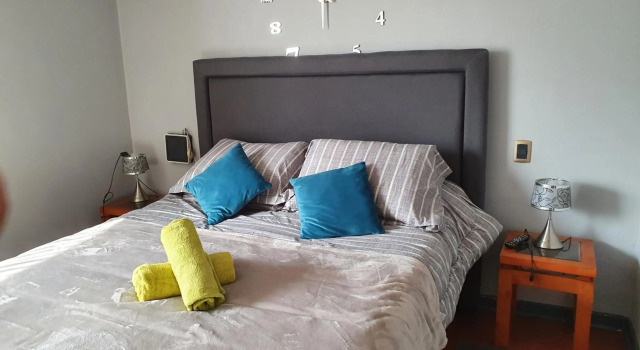 DEPTO 714 EXCELENTE UBICACION Metro, Barrio Paris Londres CENTRO SANTIAGO, Забронировать Отель Отели Сантьяго 4 звезды, рядом с Chilean National Library, 4*