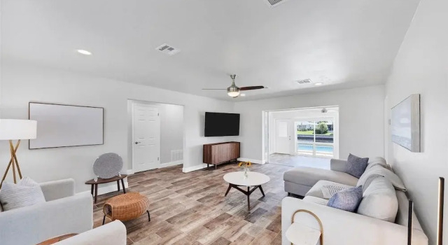 Коттедж с 2 комнатами Punta Gorda Isles 2-Bedroom Private Pool Home on Canal with Dock 2 Home