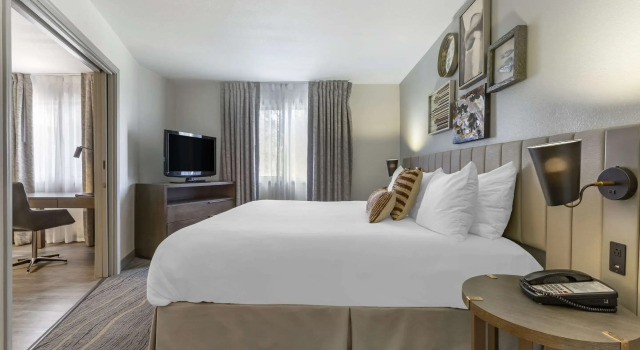 Двухместный люкс Windmill Suites Surprise - Phoenix, an Ascend Collection Hotel