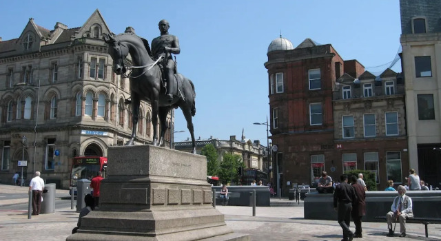 Luxury Two Bed Apartment With Parking - Wolverhampton, Varaa Huoneisto Asunnot kohteessa Merseyside, Huoneisto
