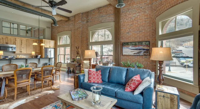 Апартаменты Updated Rustic-chic Condo on Ouray's Main Street!