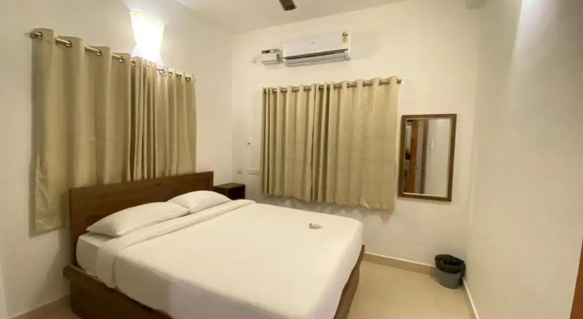 La Paradise Residency