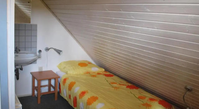 Коттедж с балконом Scenic Retreat Near Kirchheim