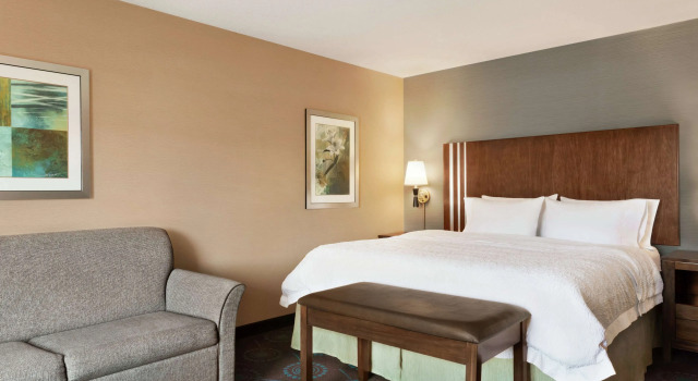 Hampton Inn & Suites Grafton, Book Hotel Grafton Wisconsin