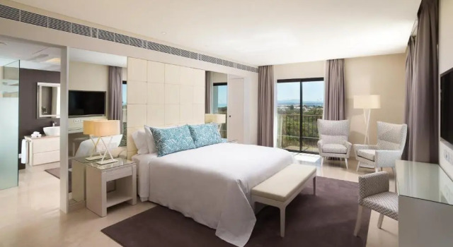 Люкс с 2 комнатами with resort view Pine Cliffs Hotel, a Luxury Collection Resort, Algarve