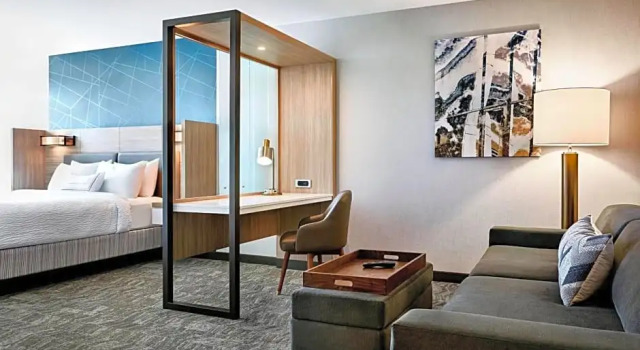 Двухместный люкс SpringHill Suites by Marriott Colorado Springs Downtown
